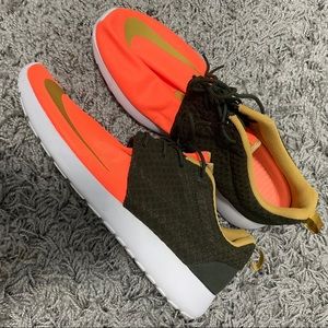 Nike Roshe Run Forest Green Orange Swoosh Running